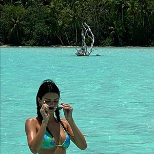 Meet your Posher, Teneia